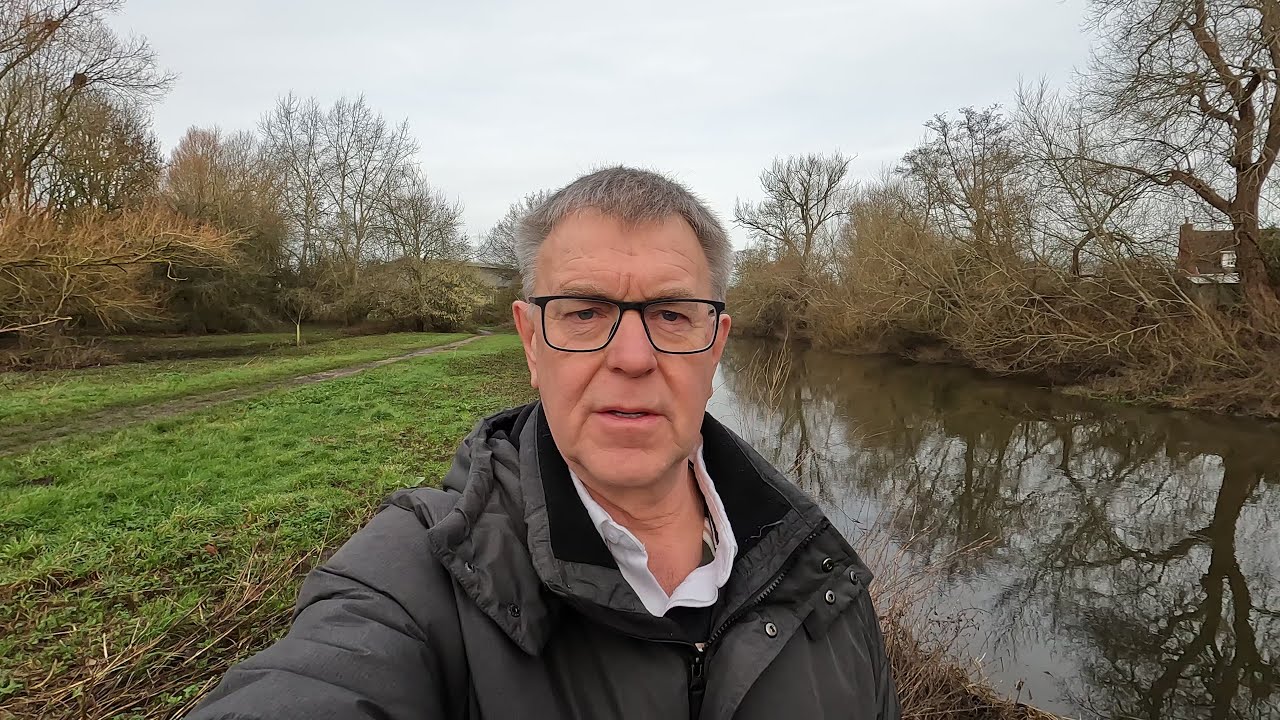 RIVER LODDON, WINTER WALK.(#66)