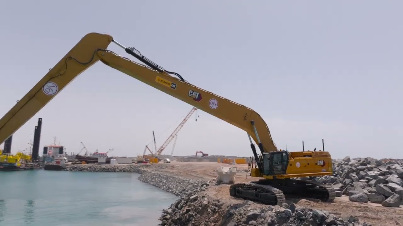 Cat&reg; 395 Long Reach Excavator (LRE)