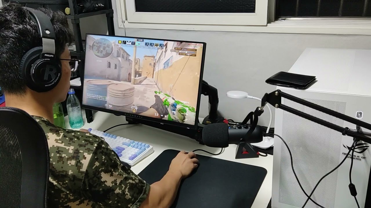CS2 handcam with 880edpi in DM (unranked)