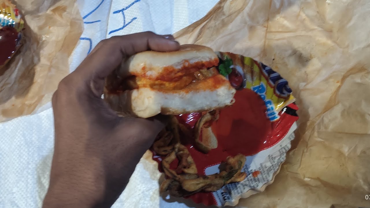 Aaj manager ne vadapao khilaya 😋😋
