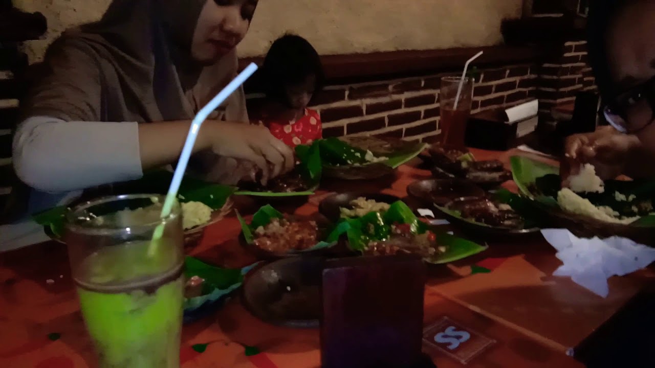 SS madiun part 2,- kekenyangan banget menu banyak minuman sayuran rame banget kalau pas bulan puasa