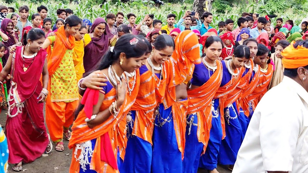 काली चिड़ी चोचडे बयडा उपर चोचडे || New Style Video || surendra mori  || आदिवासी वीडियो 2020