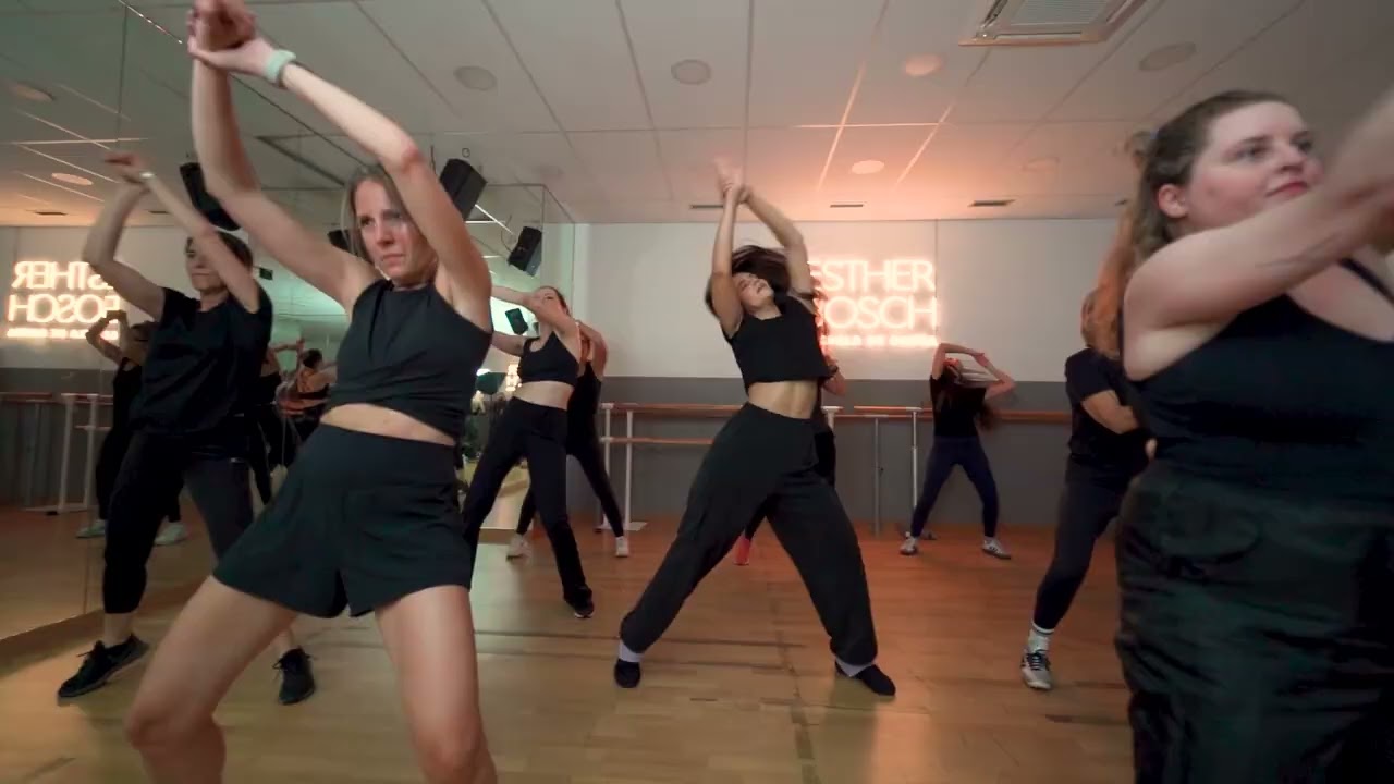 Clase de Videoclip Dance Adulto con Carla Llongueres | Escuela Esther Bosch Barcelona
