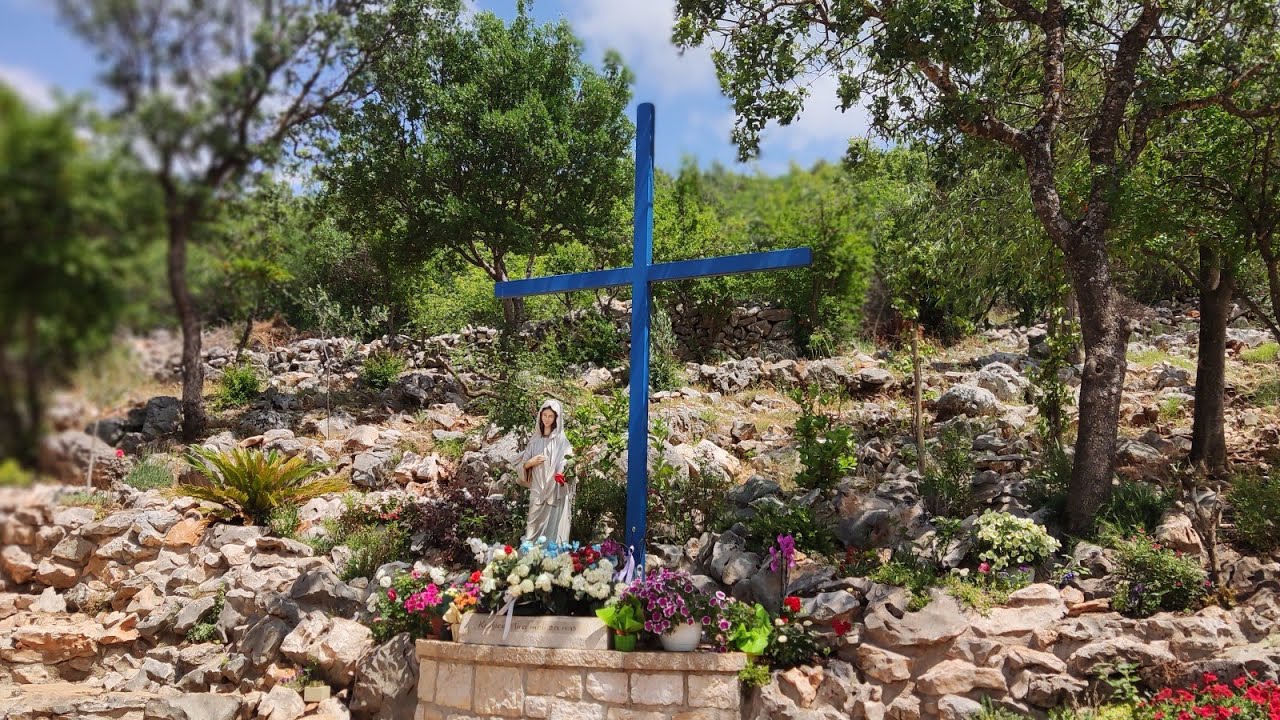 Walking Tour Blue Crosses Up Apparition Hill - Part 1