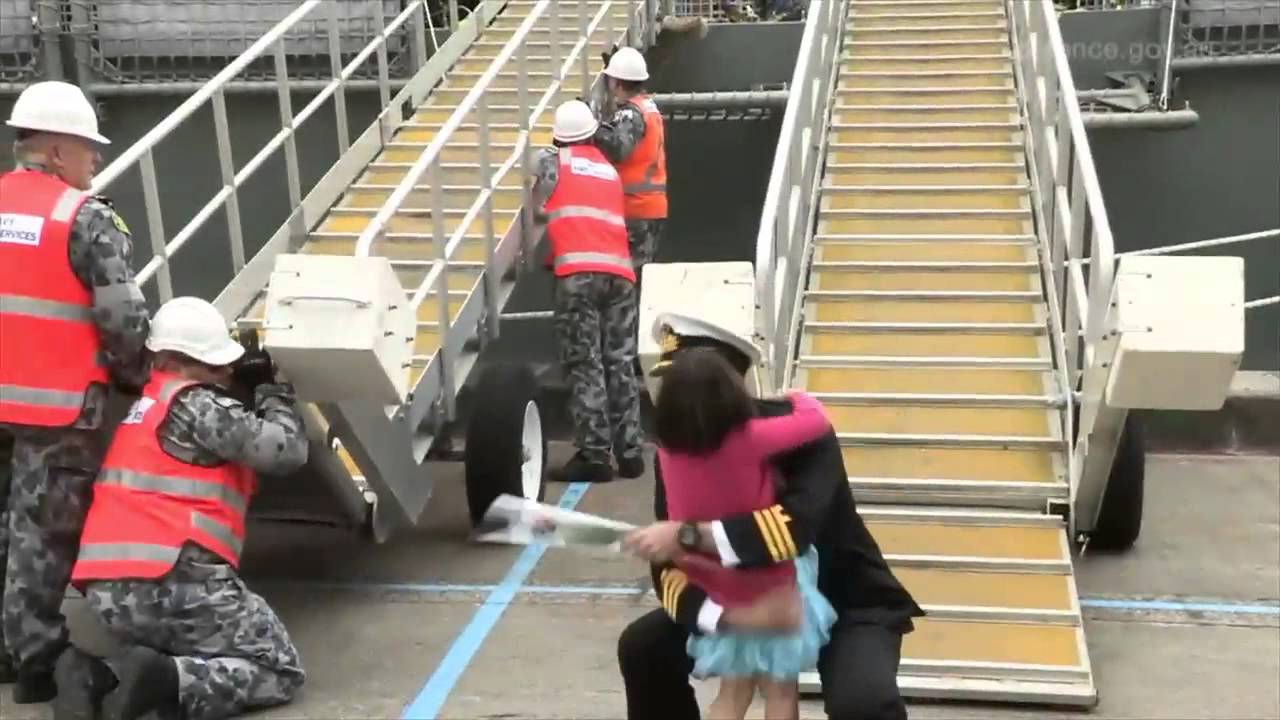 HMAS Darwin returns from deployment
