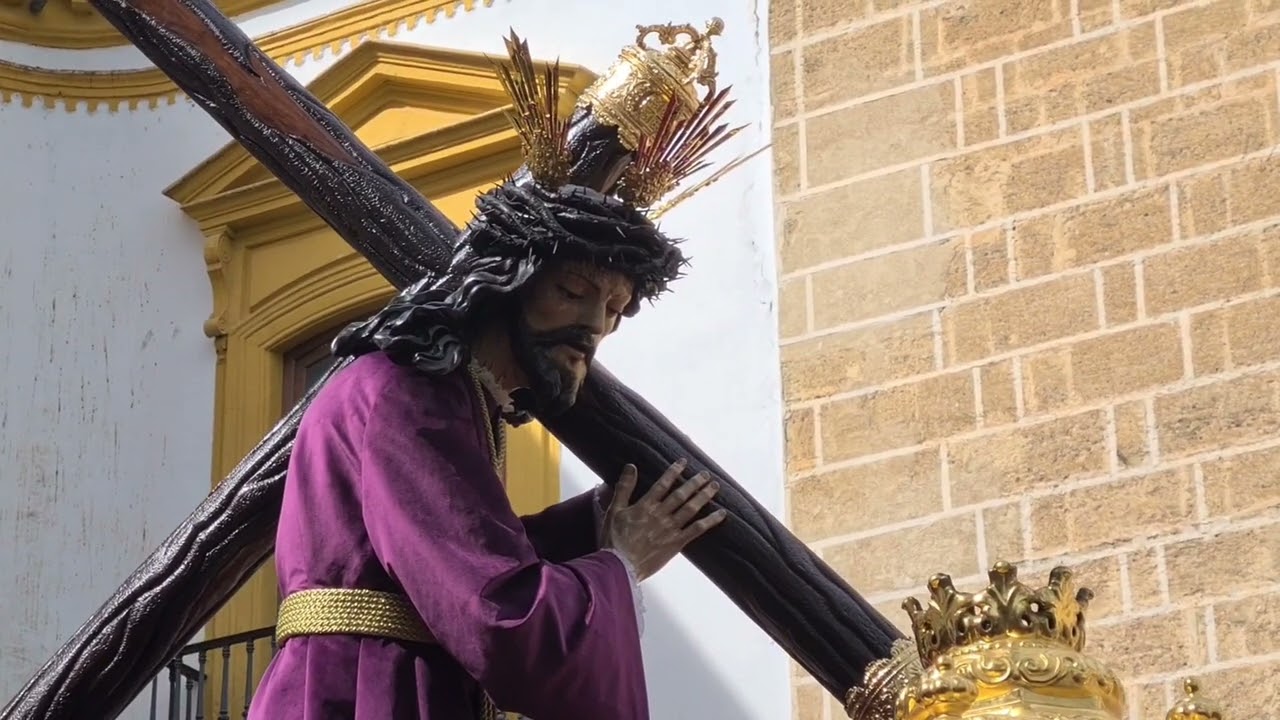 Ntro. Padre Jesús Nazareno 'Señor de Osuna' en la Plaza Mayor | Viernes Santo 2025