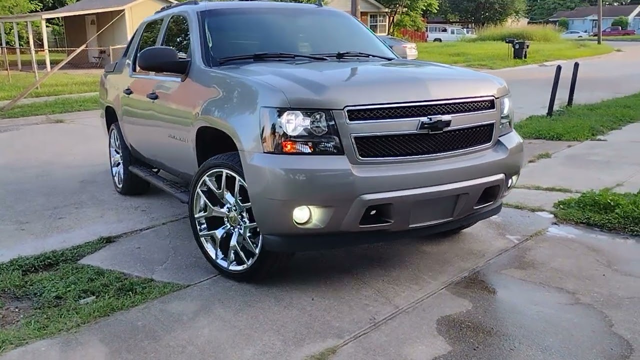 Chevy Avalanche on 24's