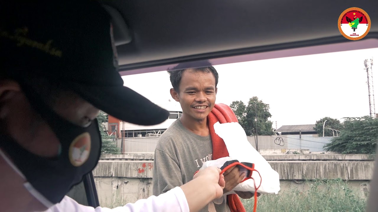 Pembagian makanan untuk berbuka Gratis dari Perhimpunan Tionghoa Kalimantan Barat Indonesia