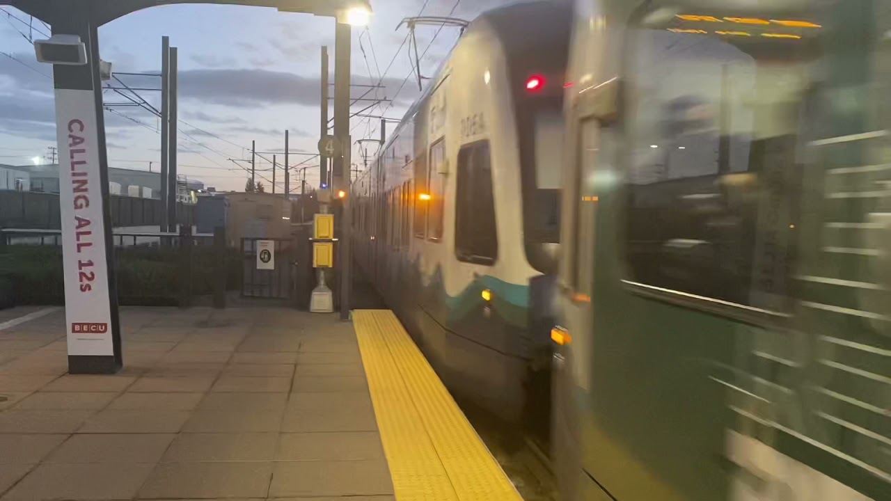 Sound Transit Link Light Rail Evening Rush @ Stadium 11/16/21