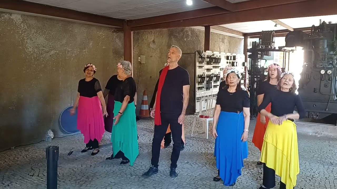 What a Wonderful World por Cantando em Frente no Encontro de Corais no Jardim