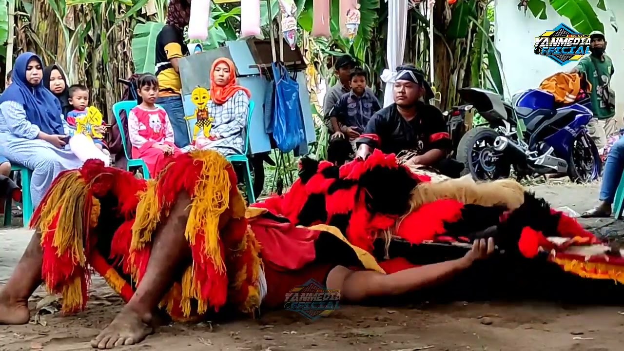 SINGO MANUNGGAL MAIN SEBENTAR KEBURUH DI SURUH NGARAK - LIVE PANDANWANGI
