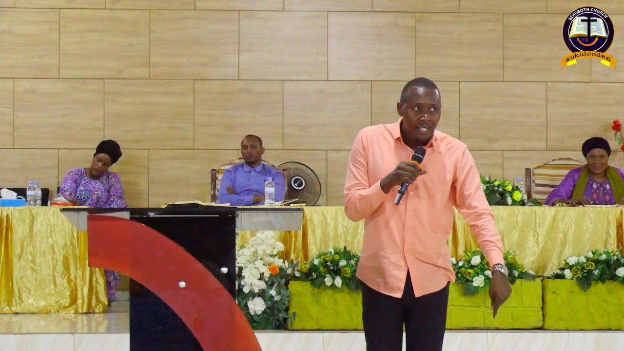 Pst. UWACUTWEMBI Christian:UKO USHORA IMBARAGA MUKUBONEKA MUMASO H'IMANA NIKO IRUSHAHO KUBA MU BYAWE