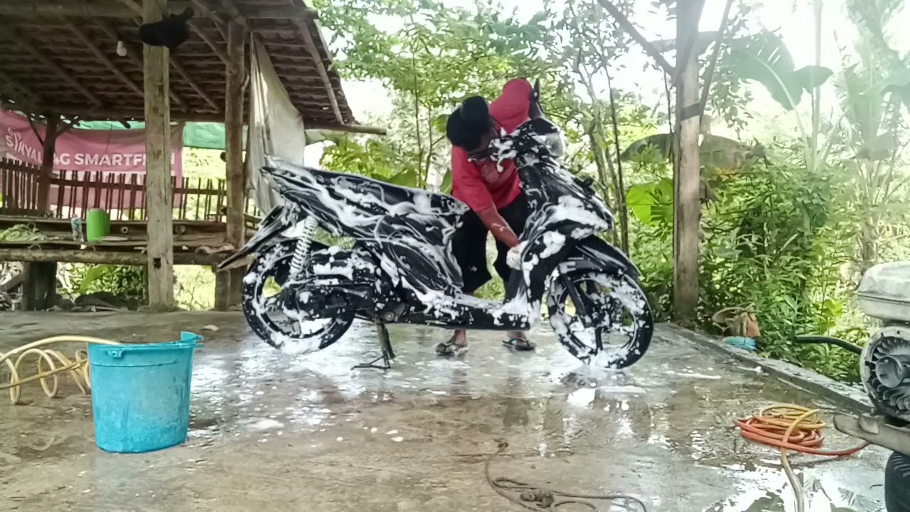 cara membuat motor menjadi bersih../cuci motor 
