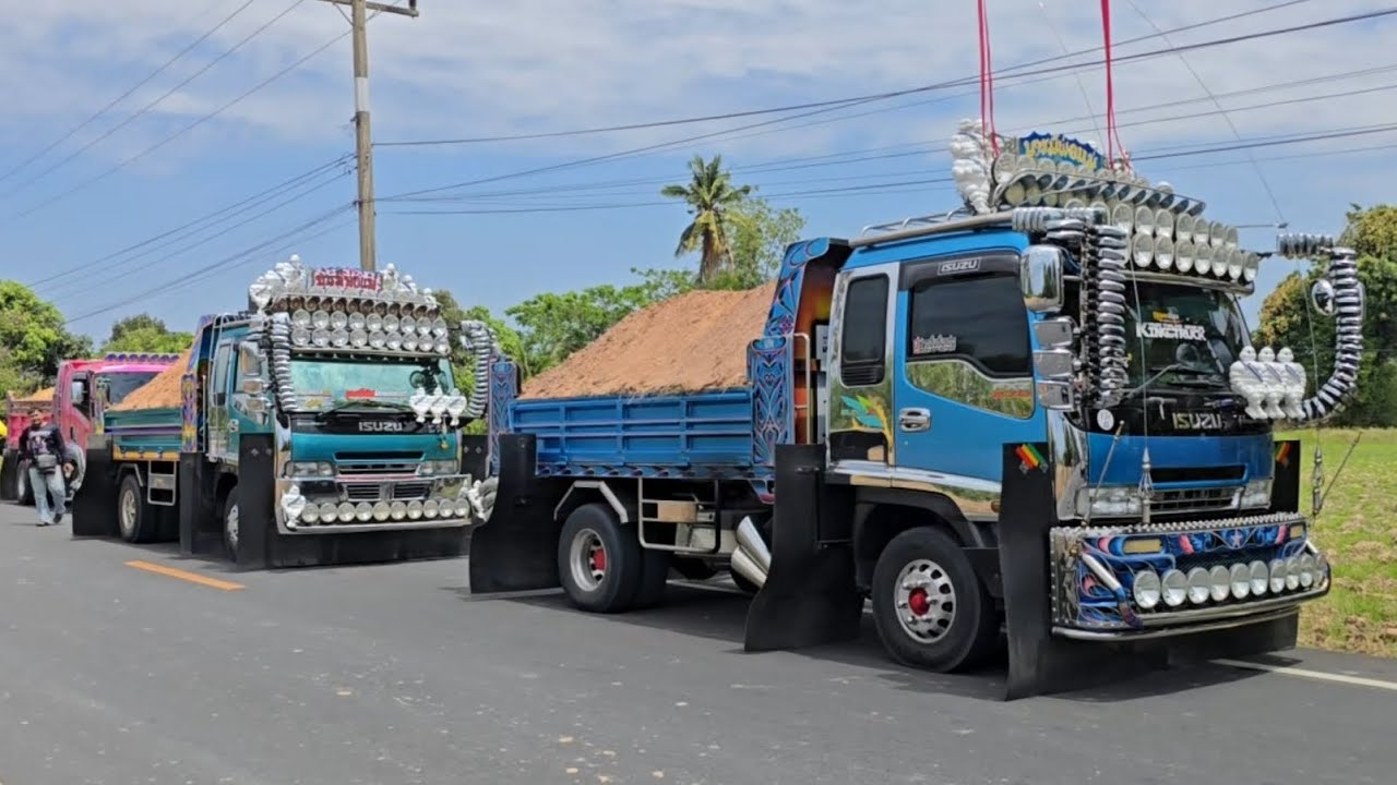 ตั้งขบวน งานบุญบริจาคดินให้กับวัดศรีตระกูล อ. ขุขันธ์