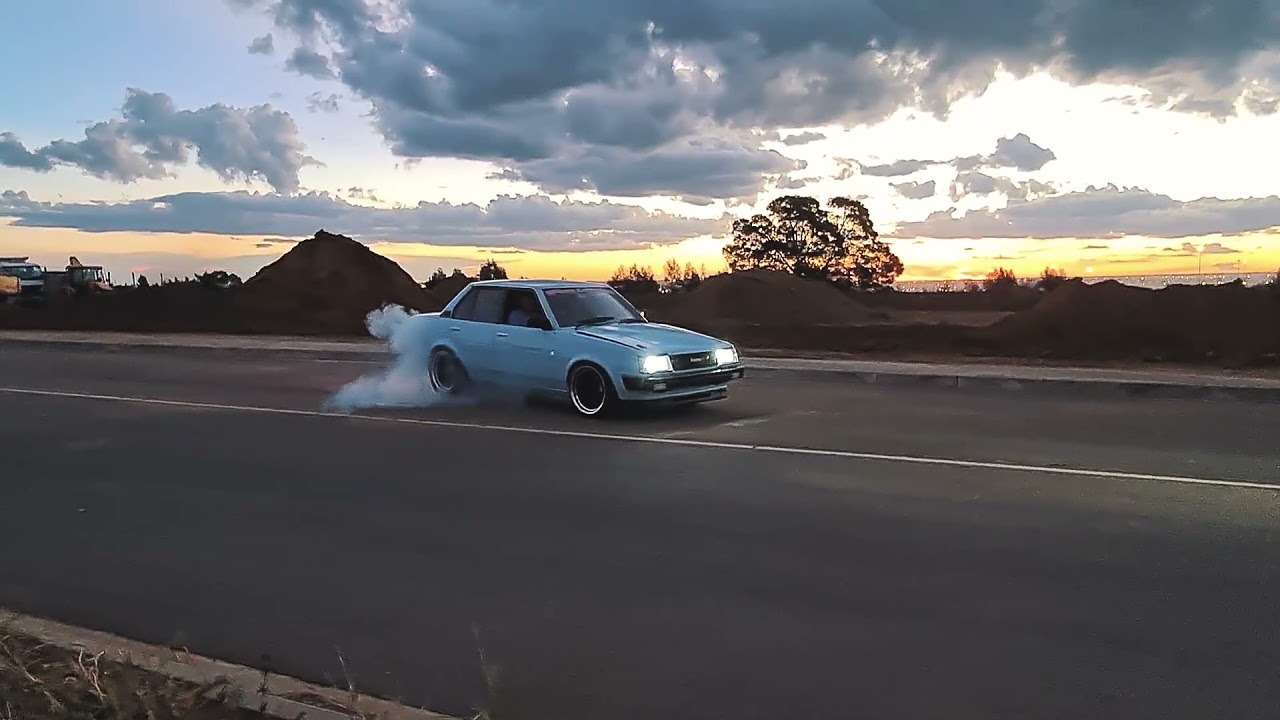 Toyota Corolla - Lexus 1UZ-FE V8 Twin Turbo Burnout - RAW video