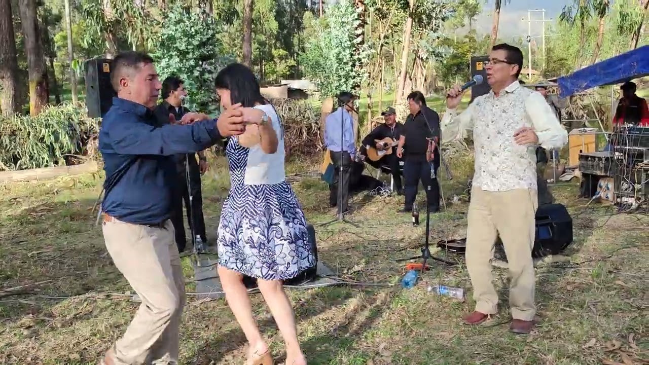 Segundo Melendez le canta a Recien Casados