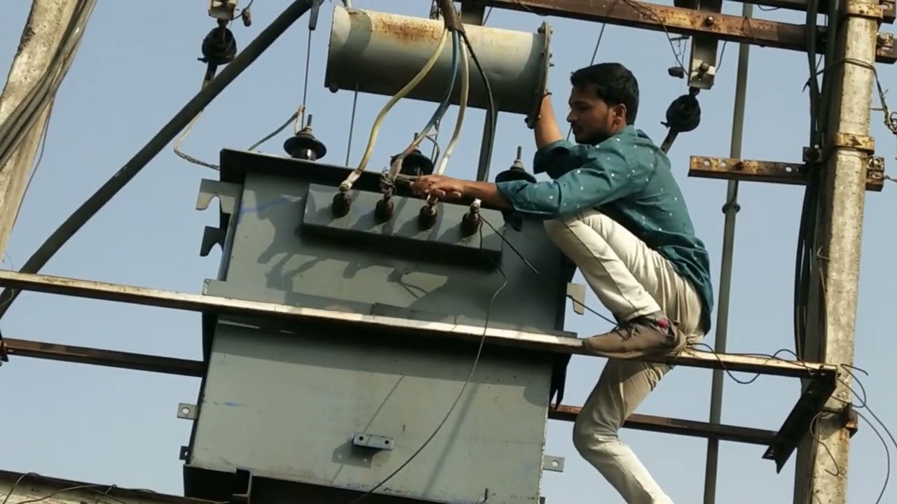 100 kv ट्रांसफार्मर चे आउटगोइंग केबलचे y फेज न्यू लग बसवणे