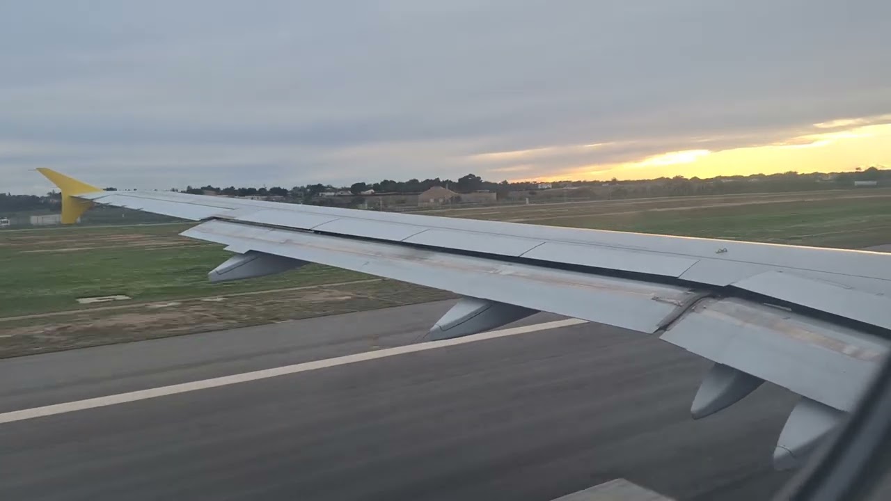 Despegue de avión  desde el aeropuerto  de Alicante 