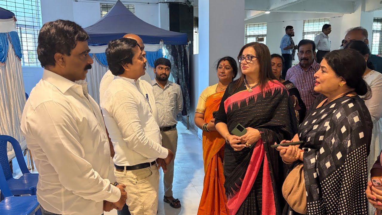 ಕಲಾವಿದರ ಸಂಘ ಹೆಲ್ತ್ ಕ್ಯಾಂಪಿನಲ್ಲಿ  ಸುಮಲತಾ ಅಂಬರೀಶ್,ಜಯಮಾಲಾ,ರಾಕ್ ಲೈನ್ ವೆಂಕಟೇಶ್, ದೊಡ್ಡಣ್ಣ ಮಾತು |