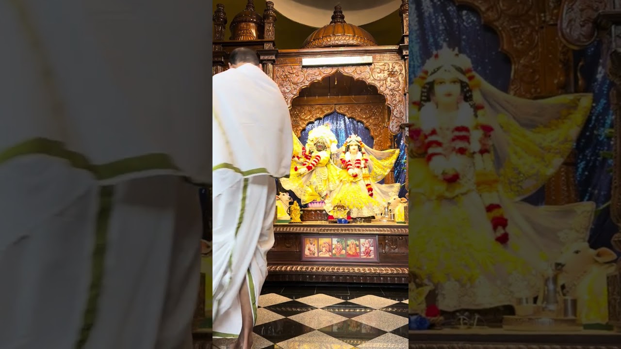 Iskon Toronto Arati Radhe Radhe Hare Krishna Hare Krishna Krishna Krishna hare hare hare Rama hare 
