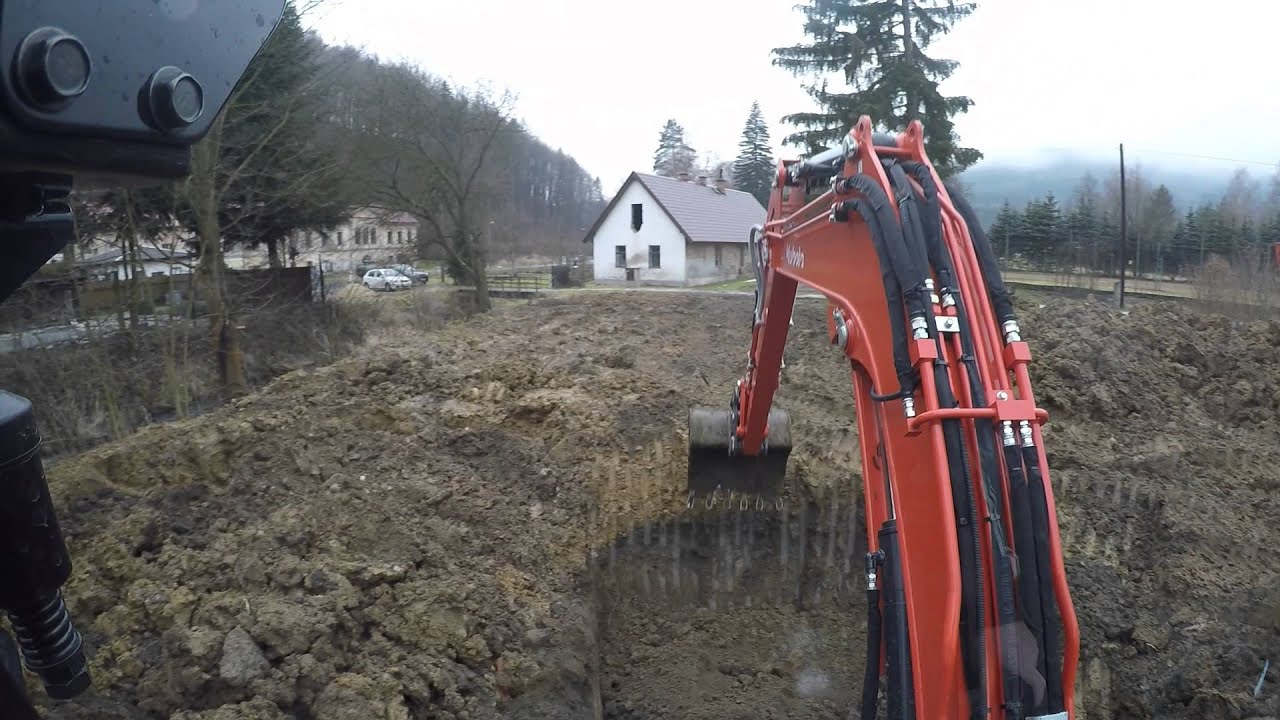 Kubota kx057 4 úklid zeminy