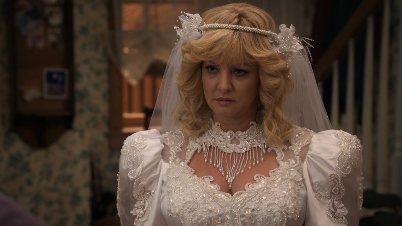 Geoff Asks Beverly to 'Take a Step Back' - The Goldbergs