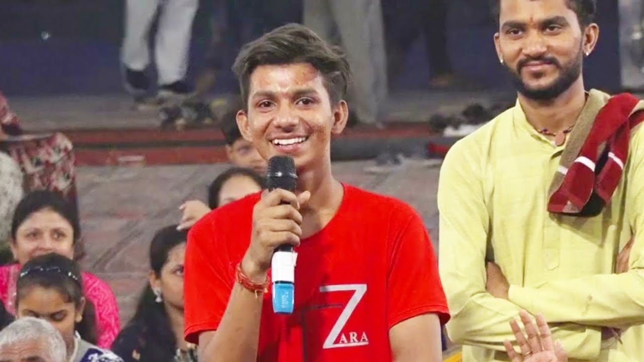 इस लड़के ने कहा में नहीं मानता भगवान् को फिर महाराज जी ने इस लड़के को दिखा दिए भगवान्
