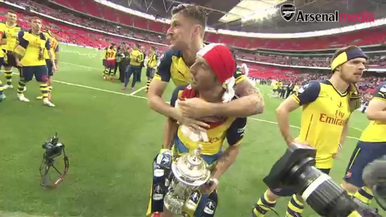 FA Cup final: Arsenal party on the pitch!