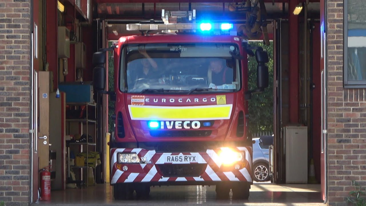 [Standby Turnout] - Kent Fire & Rescue Service Wingham Pump turnout from Ashford Fire Station.