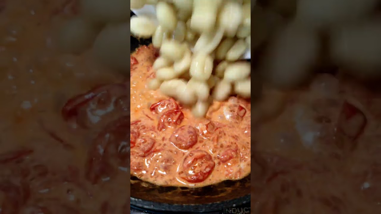 &iexcl;&Ntilde;oquis con salsa s&uacute;per cremosa! 🍅 #shorts #youtubeshorts #recetas