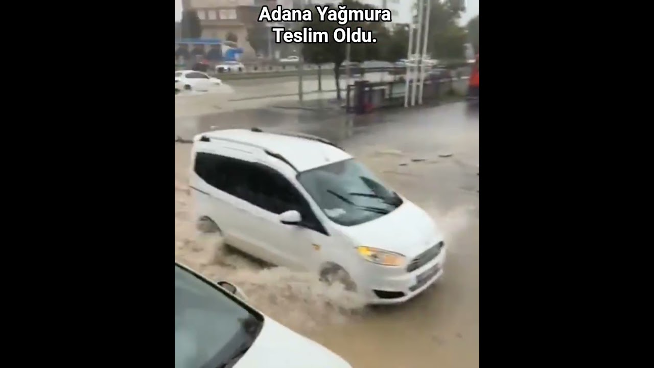 Adana'da Yoğun Yağmur Sonrası Bildik G&ouml;r&uuml;nt&uuml;ler. Ara&ccedil;lar, konutlar, yollar, mezarlıklar su altında.