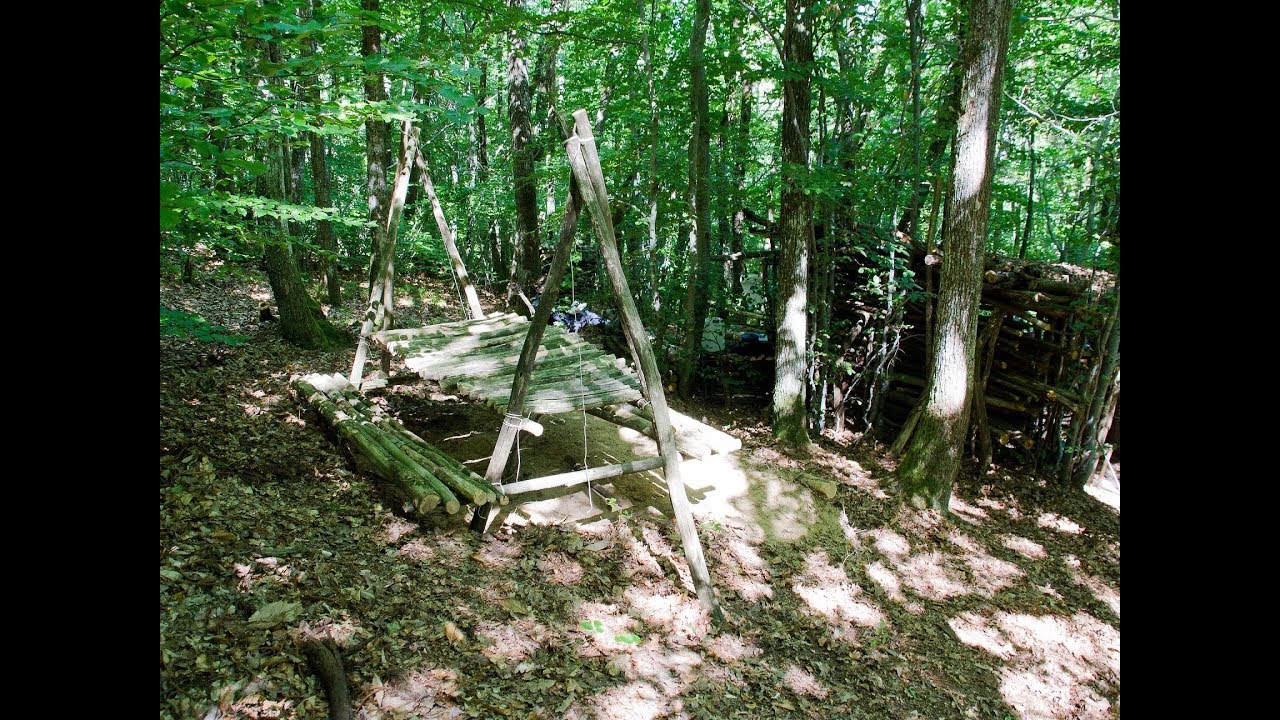 Table scout et manche de hachette