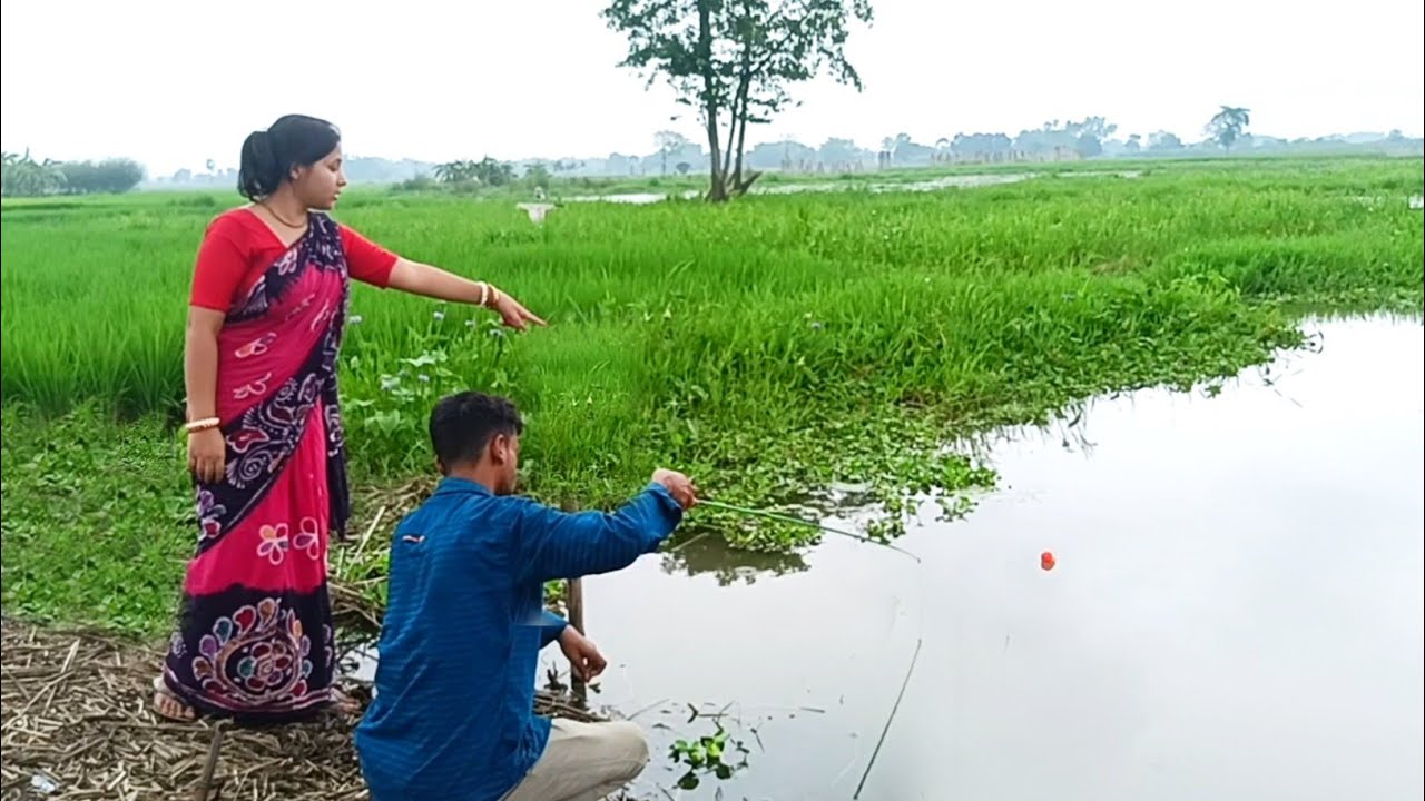 Fishing video ✅ Experienced Village traditional boy hook fishing 🎣 in village feild | fishing trap 