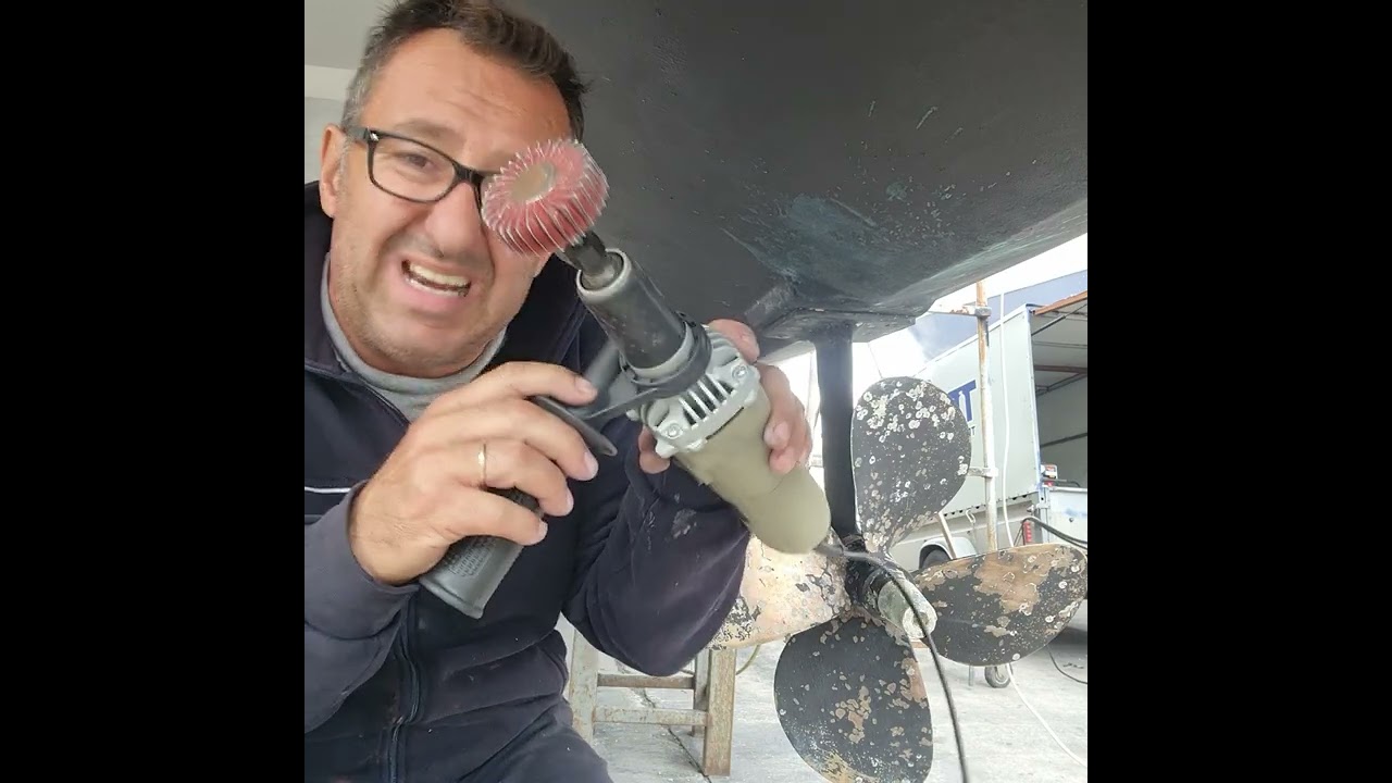 SelimPala ile tekne tamirleri..Shaft ve bronz pervane temizliği..Boyası