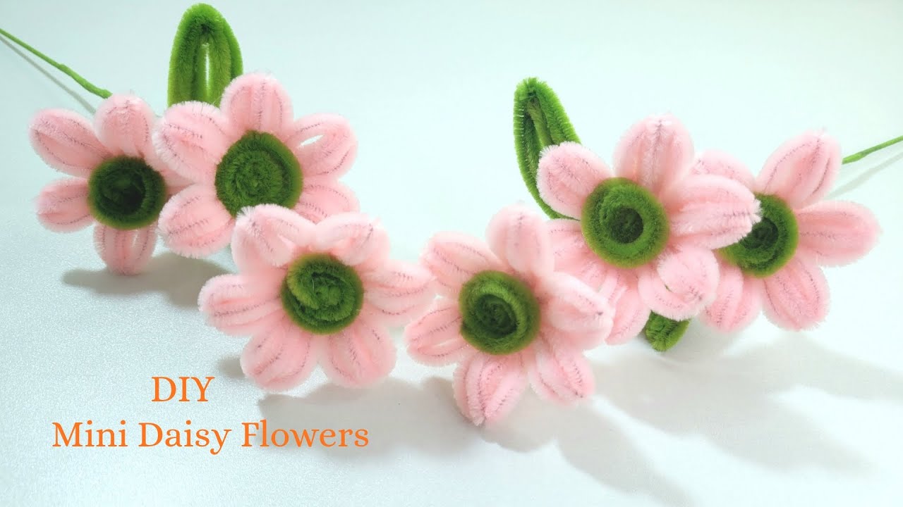DIY Handmade! Mini Daisy flowers easy to make for everyone from pipe cleaner. Tutorial tips.