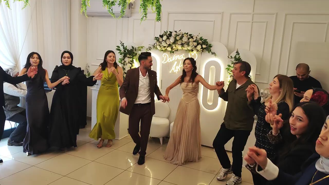 Gelin Ve Damat Halay 