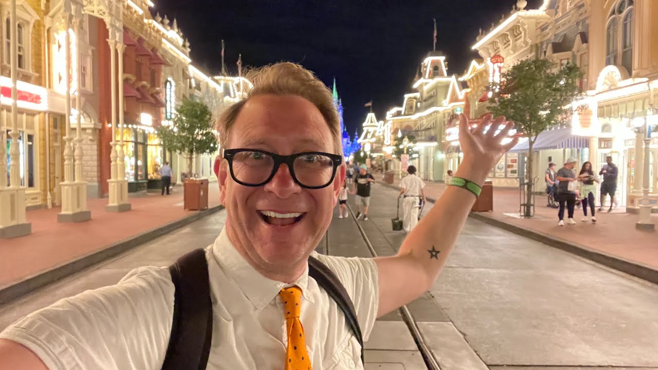 Magic Kingdom Closed at 11 BUT I Was Allowed To Stay Till 1 In The Morning Riding Rides (Here's How)