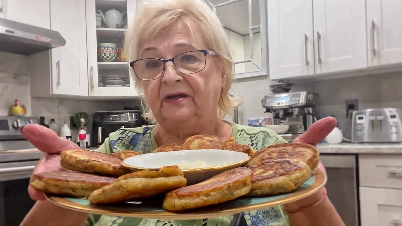 ОЛАДЬИ С МЯСОМ ИЛИ ЛЕНИВЫЕ ПИРОЖКИ! ВСЕ ЛЕГКО И ПРОСТО, НО ОЧЕНЬ ВКУСНО! И ЕЩЕ ОТЛИЧНЫЙ СОУС !