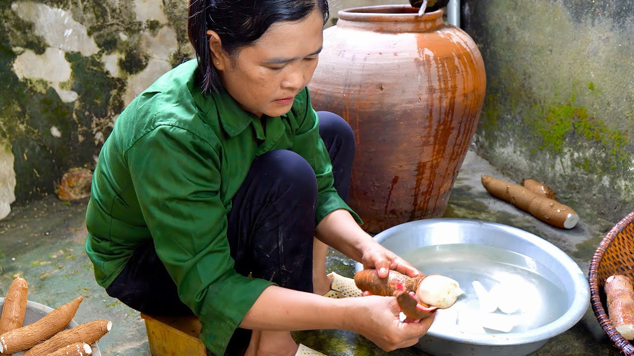 Mom Made Steamed Cassava to Invite Neighbors to Eat in The Cold Weather