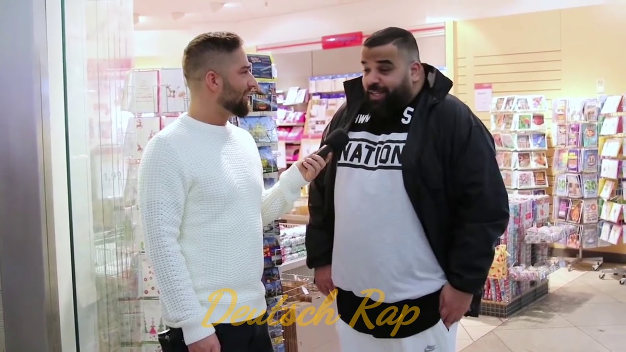 Ali Bumaye verschickt gerne Postkarten