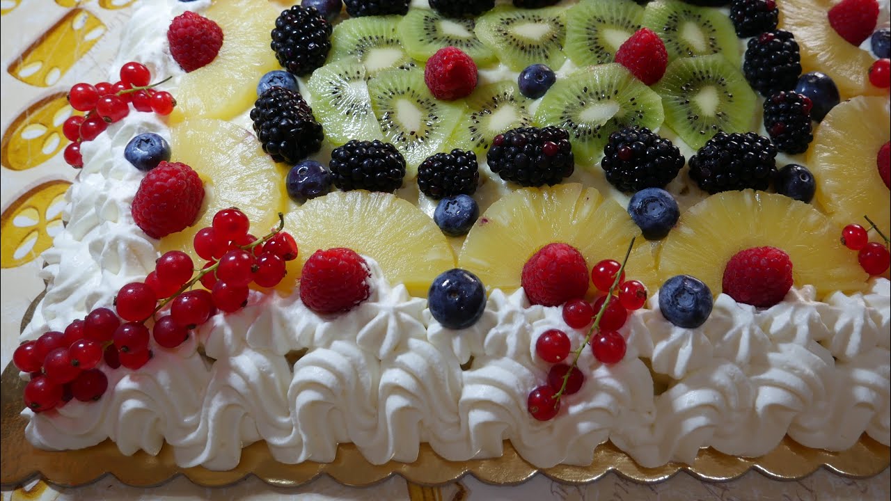 torta di frutta e panna con pasta frolla e pandispagna
