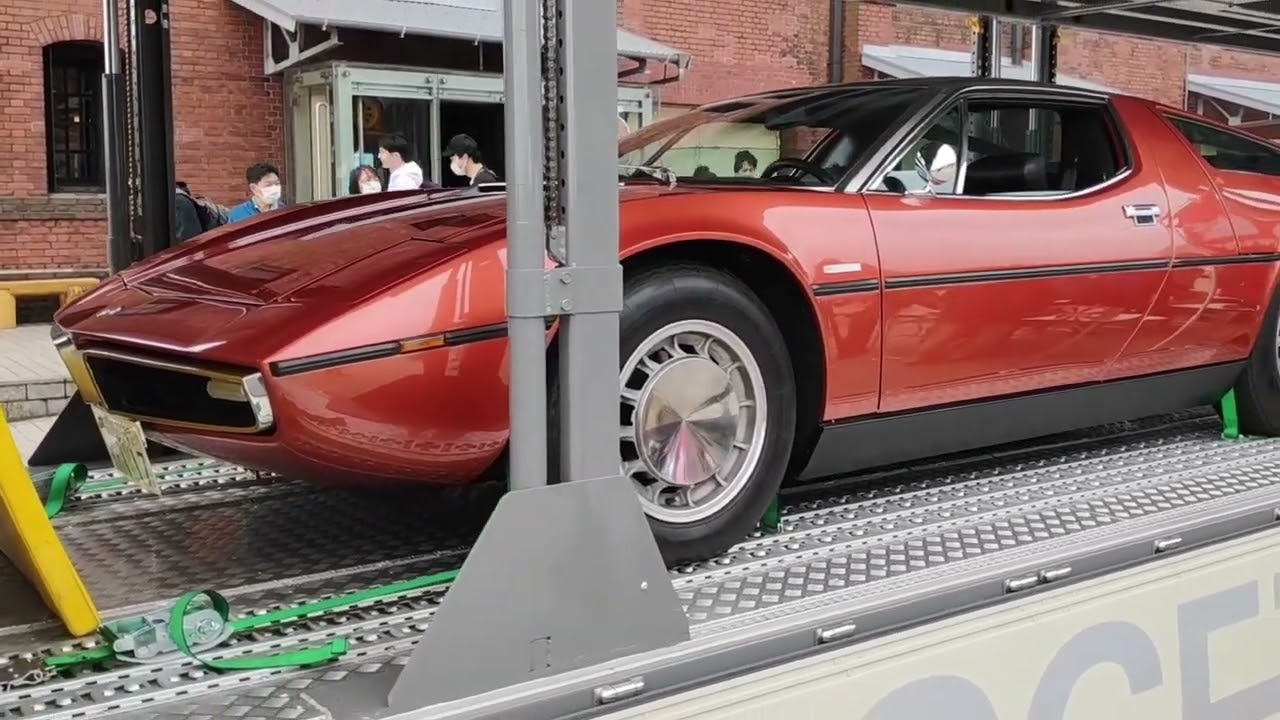 マセラティ ボーラ　ル・ボランカーズミート2023横浜 移動スーパーカー・ミュージアム