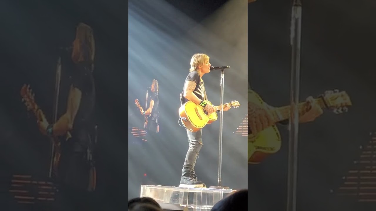 Keith Urban - Stupid Boy @ Gold Coast Queensland 1st December 2022