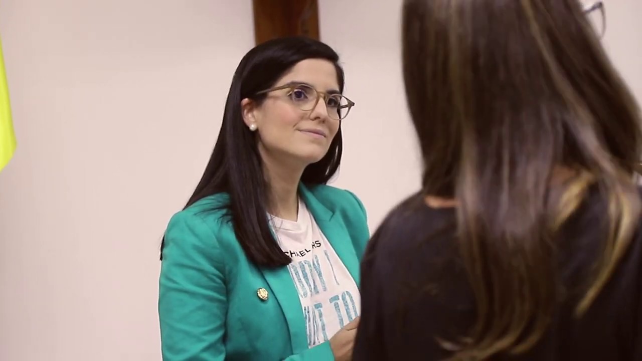 Valeria Maduro comparte con estudiantes de la USMA