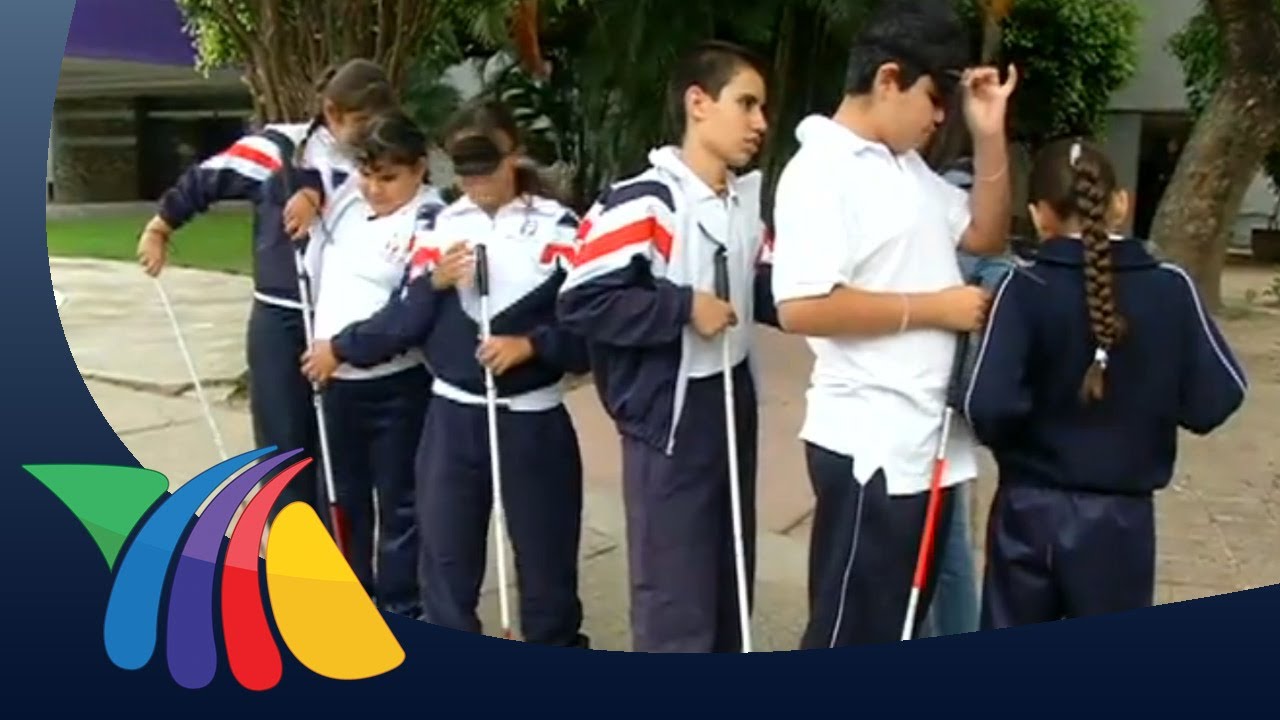 Niños invidentes aprenden