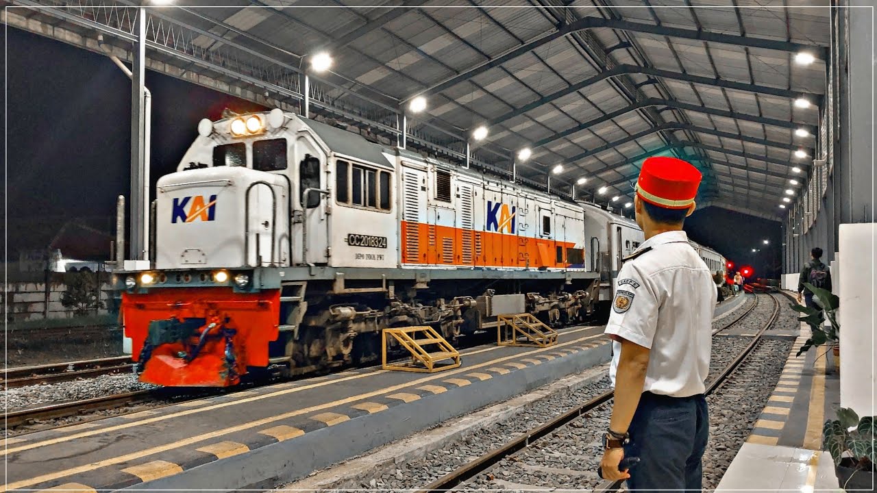 KESIBUKAN STASIUN SLAWI ! Hunting Kereta Api Malam Hari Di Stasiun Slawi, Kabupaten Tegal