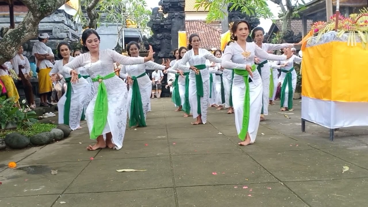 Ngayah Pura Batur Tutuan Sire Dalem Mangori, 221