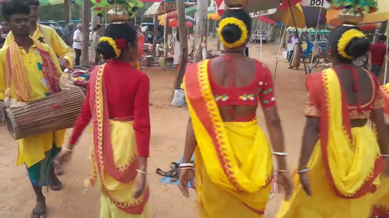 ঝুমুর নাচ। বোলপুর, শান্তিনিকেতন,বীরভূম