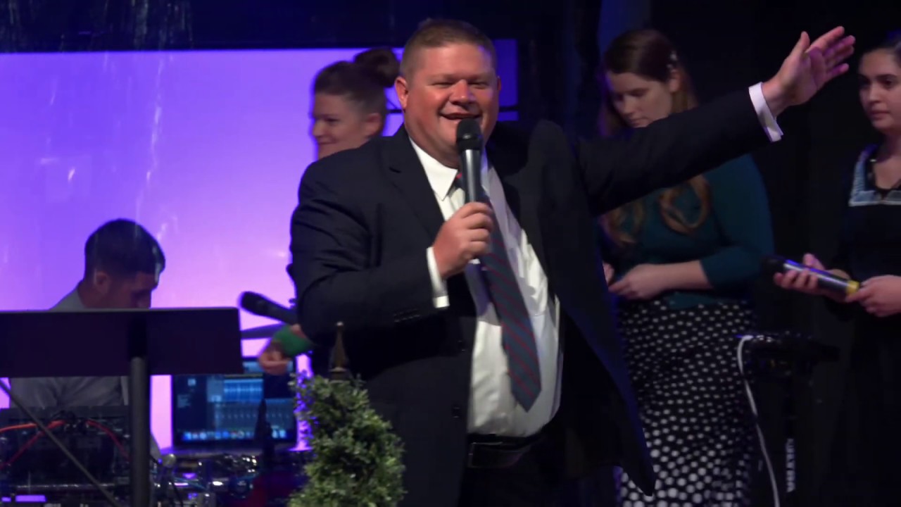 Culto de Graduacion - Pr. Darry Crossley