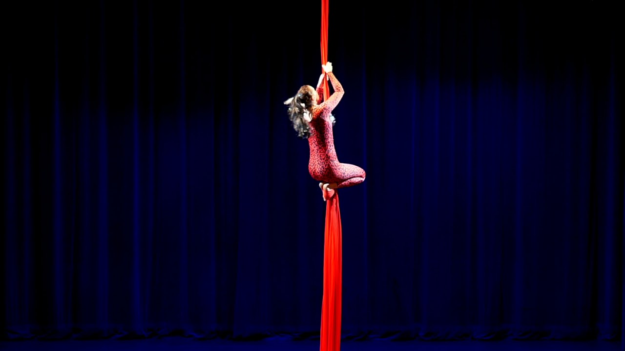 Aerial silks show - vzdušná akrobacie - Jungle show